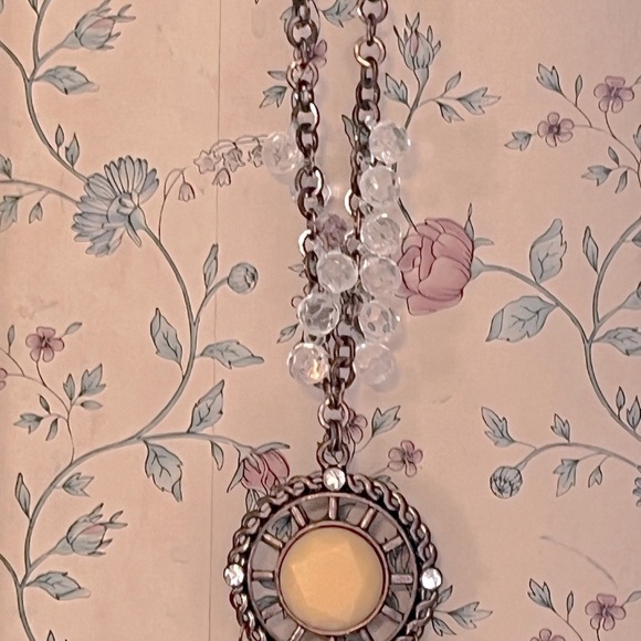 Vintage-Style Yellow Easter Pendant Necklace - Women's Jewelry - Picture 3 of 7
